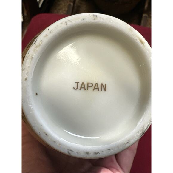 Rare Mid-Century Japan Porcelain Floral Vase Hand painted Birds & Magnolia, 10”H - Picture 7 of 9